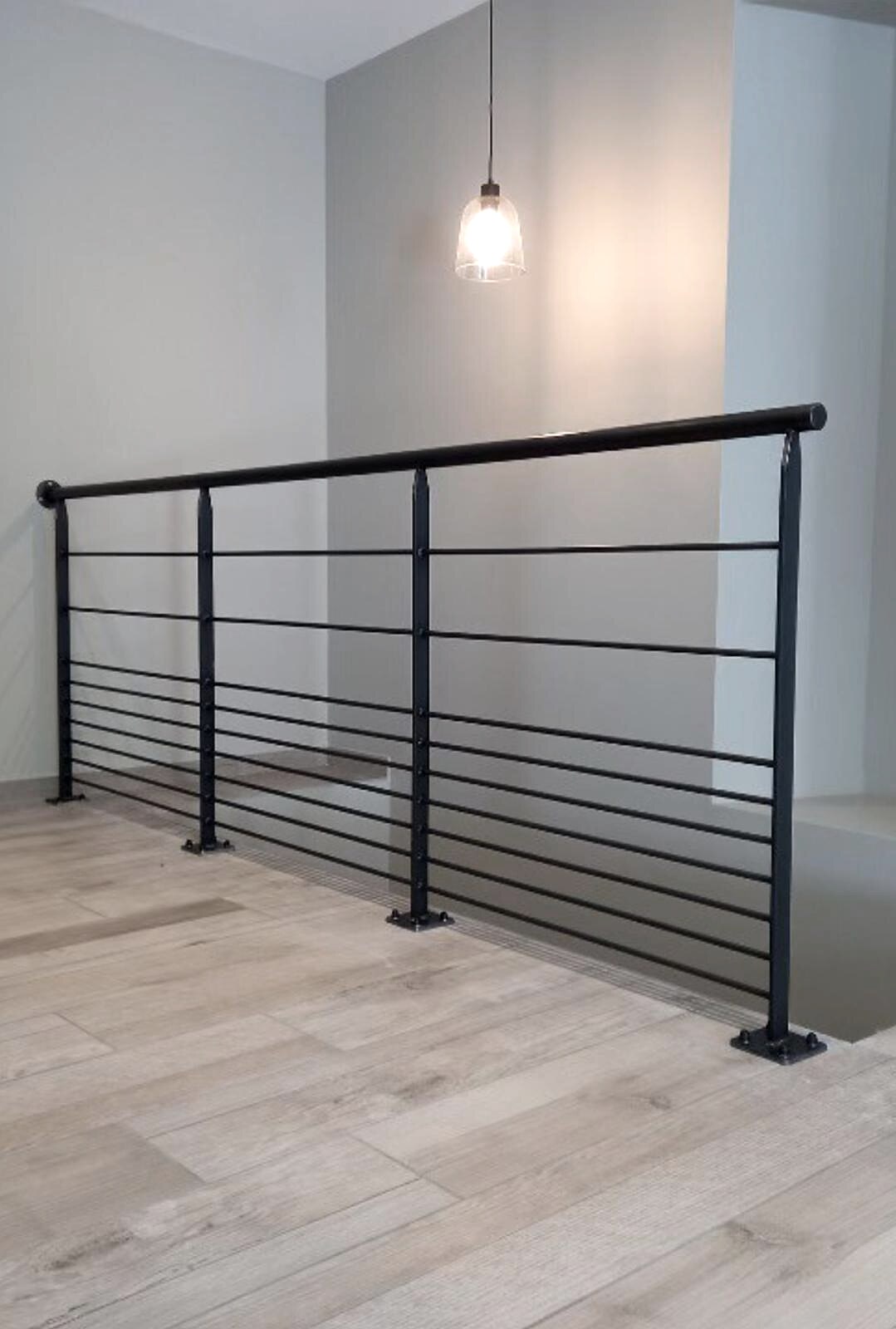 Garde-corps de palier en acier laqué noir