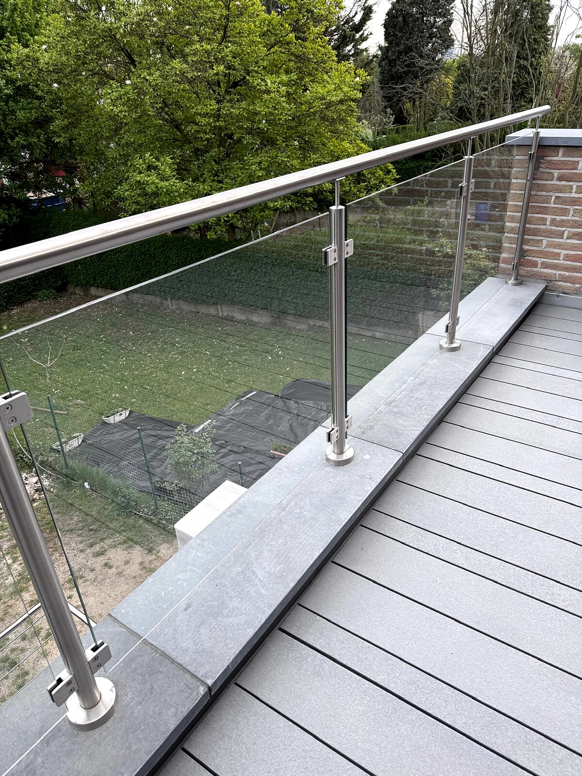 Garde-corps de terrasse en verre et inox