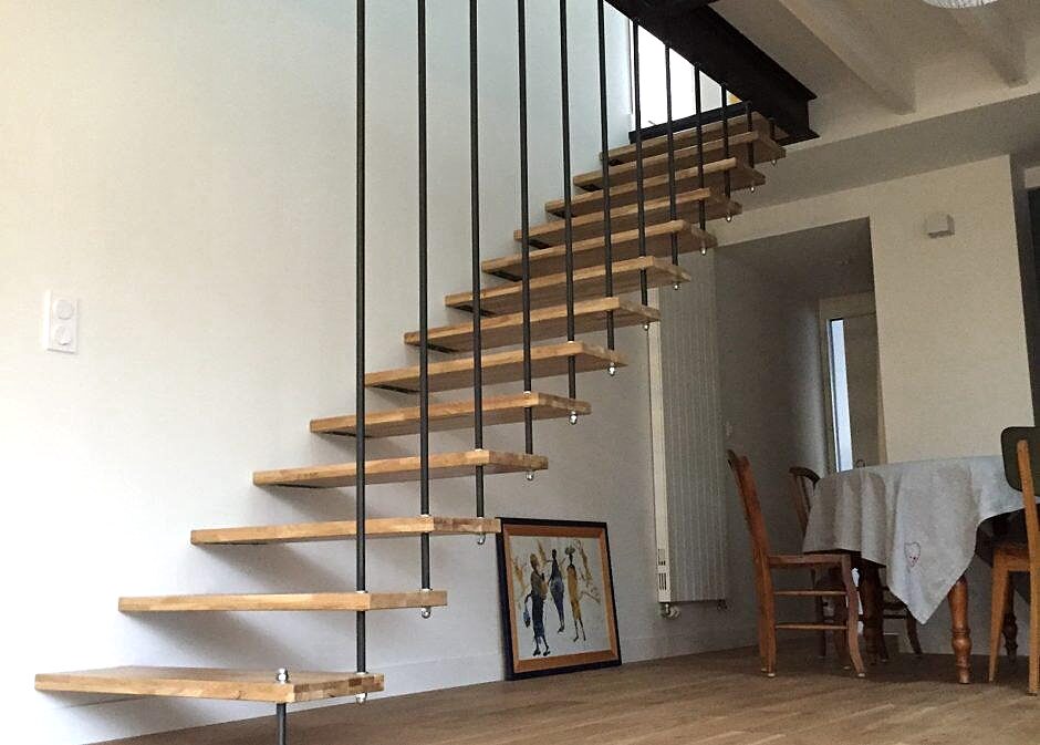 Escalier à marches bois suspendues
