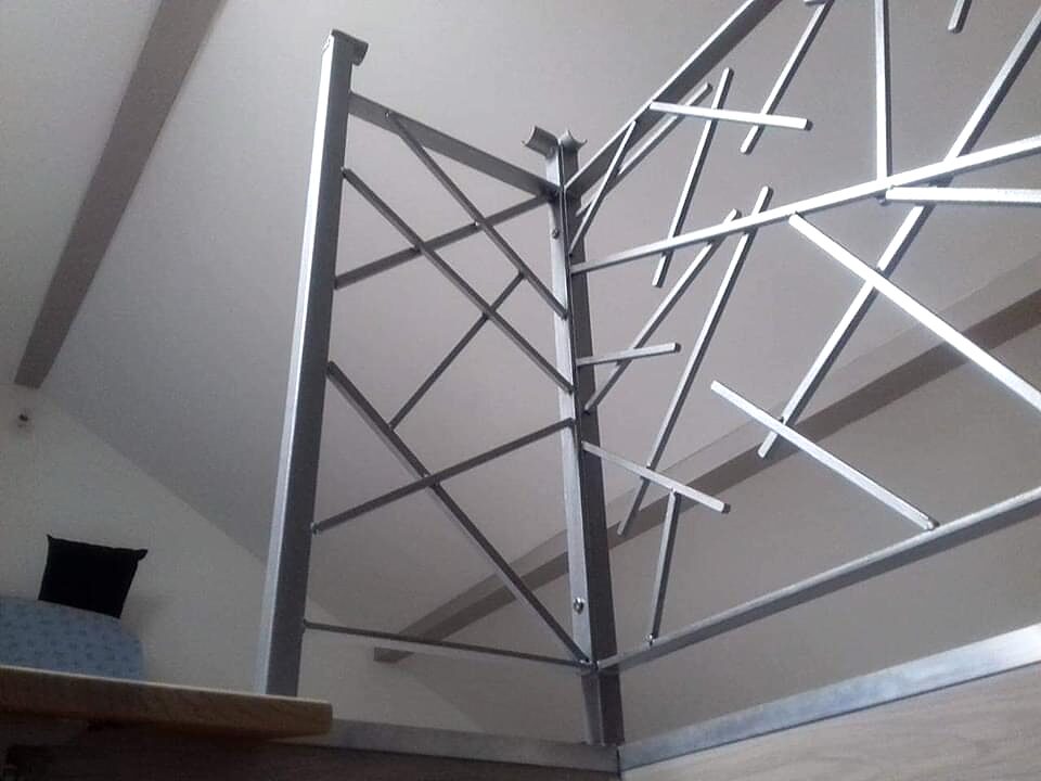Garde-corps à motif de branches entrecroisées