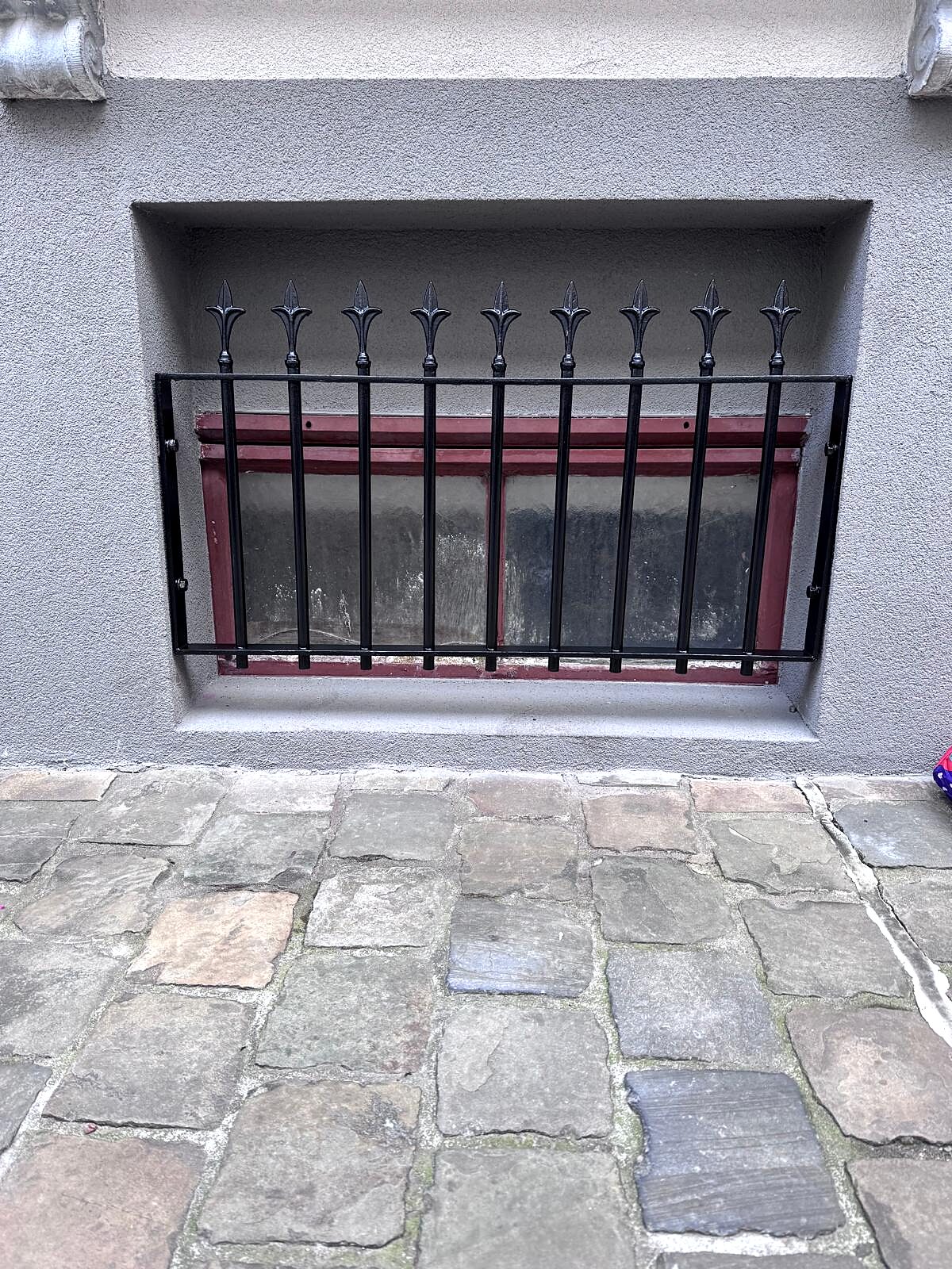 Grille de fenêtre en fer forgé